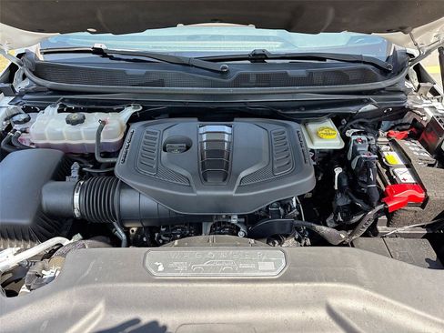 Used 2024 Jeep Wagoneer L Series II RWD image 31