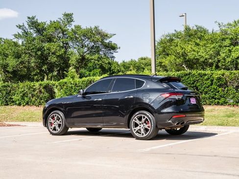 Used 2017 Maserati Levante S AWD/4WD image 38