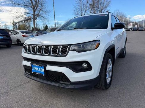 Used 2024 Jeep Compass Latitude AWD/4WD image 1