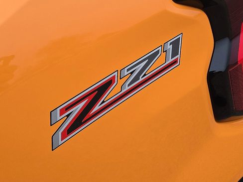 Used 2025 Chevrolet Colorado Z71 w/ Technology Package image 12