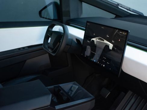 Used 2024 Tesla Cybertruck AWD Crew Cab image 10