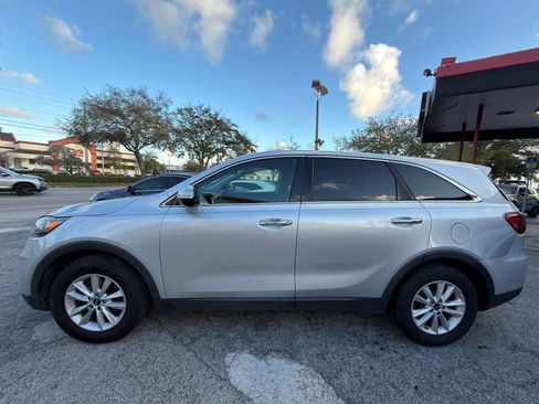 Used 2019 Kia Sorento L image 2