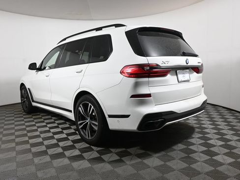 Used 2022 BMW X7 xDrive40i w/ M Sport Package AWD/4WD image 5