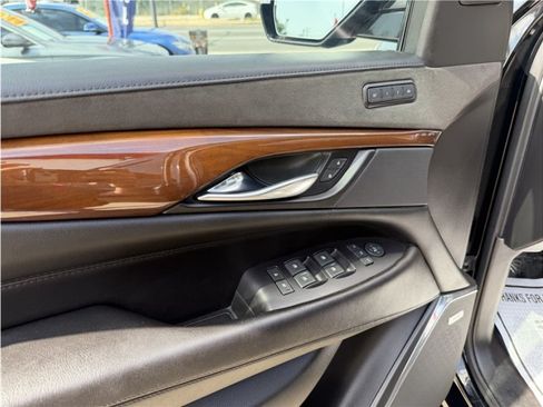 Used 2019 Cadillac Escalade ESV Premium Luxury RWD image 16