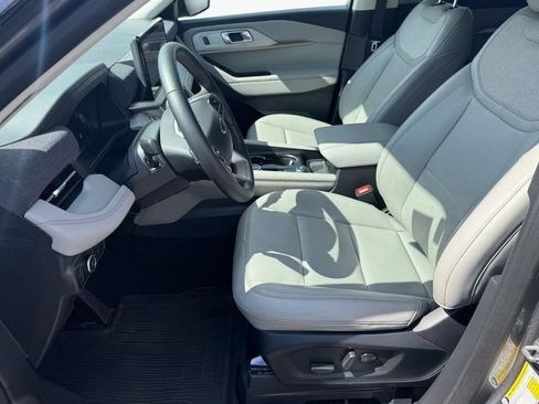 Used 2025 Ford Explorer Active w/ Active Comfort Package AWD/4WD image 26