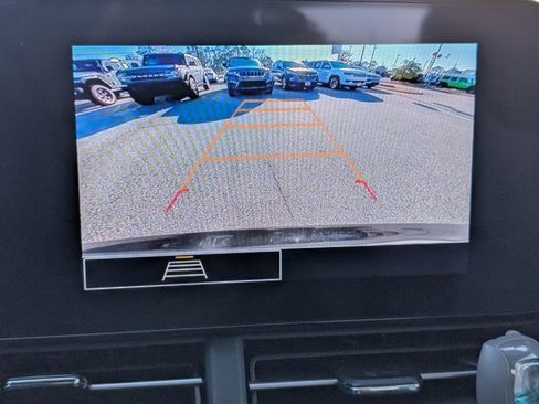 Used 2025 Chevrolet Trax RS w/ Sunroof Package image 17