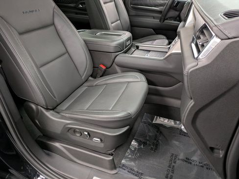 Used 2023 GMC Yukon Denali w/ Denali Reserve Package image 28