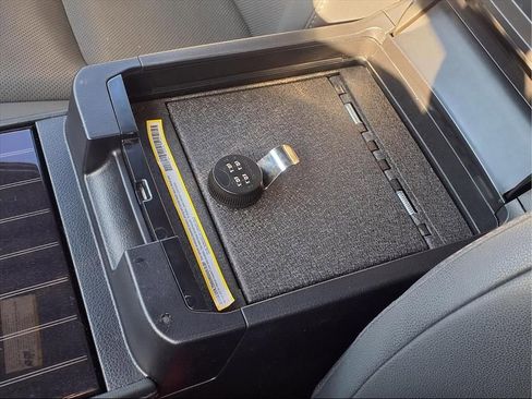 Used 2023 Lexus GX 460 Premium w/ Accessory Package image 12