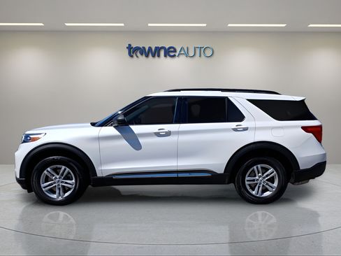 Used 2021 Ford Explorer XLT w/ Class III Trailer Tow Package AWD/4WD image 3