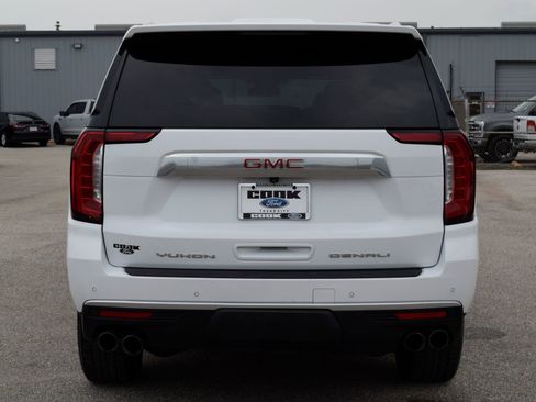 Used 2024 GMC Yukon XL Denali RWD image 5