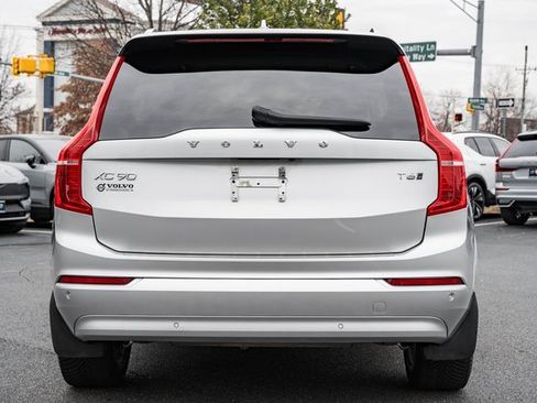 Used 2022 Volvo XC90 T6 Momentum w/ Advanced Package image 7