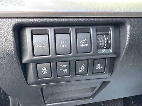 Used 2017 Subaru Outback 2.5i Limited AWD/4WD image 21