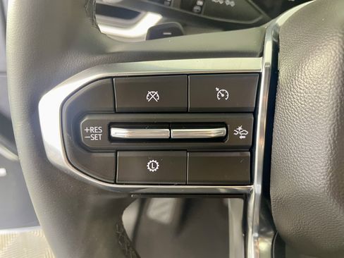 Used 2025 GMC Yukon XL Denali AWD/4WD image 17
