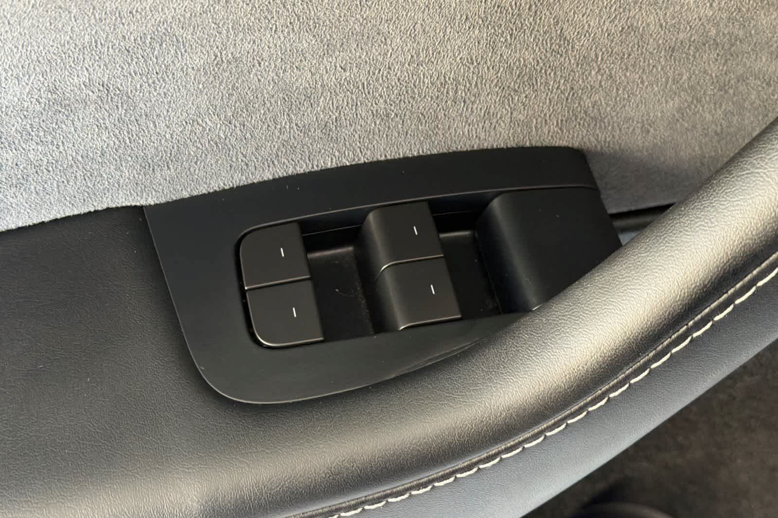 Used 2023 Tesla Model Y AWD image 13