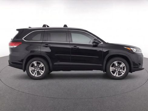 Used 2017 Toyota Highlander Limited AWD/4WD image 8