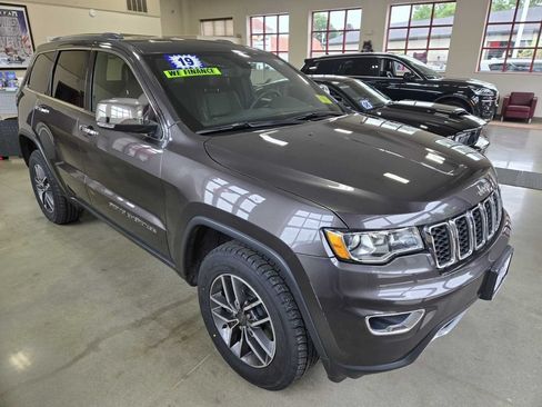 Used 2019 Jeep Grand Cherokee Limited AWD/4WD image 2