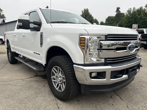 Used 2019 Ford F250 Lariat w/ Lariat Value Package AWD/4WD image 4