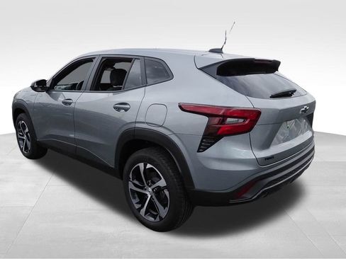 Certified 2025 Chevrolet Trax RS w/ Driver Confidence Package image 5