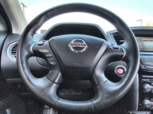 Used 2014 Nissan Pathfinder SV AWD/4WD image 22