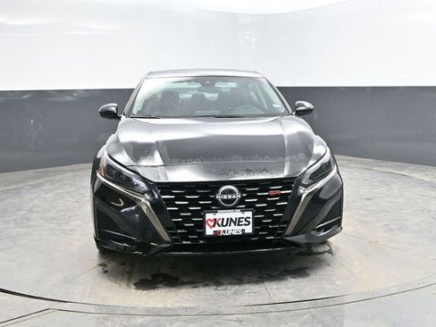 Used 2025 Nissan Altima 2.5 SR FWD image 2