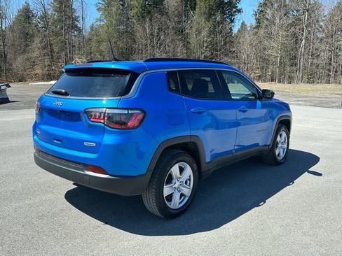 Used 2022 Jeep Compass Latitude w/ Convenience Group AWD/4WD image 5