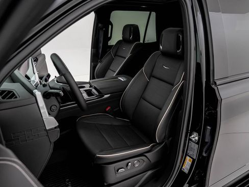 Used 2025 Cadillac Escalade Sport w/ Touring Package image 16