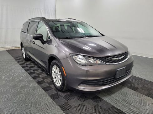 Used 2020 Chrysler Voyager Lxi FWD image 13