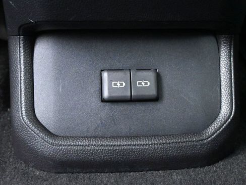 Used 2023 Toyota Highlander LE image 16