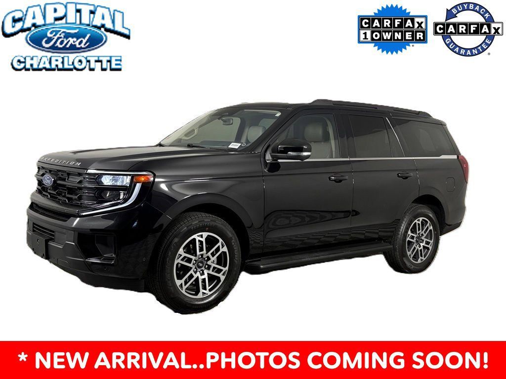 Used 2025 Ford Expedition Active RWD image 2