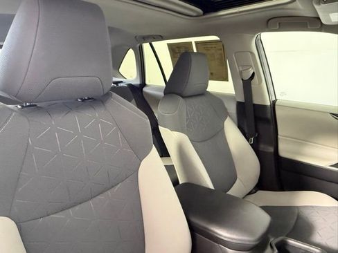 Used 2022 Toyota RAV4 XLE image 48