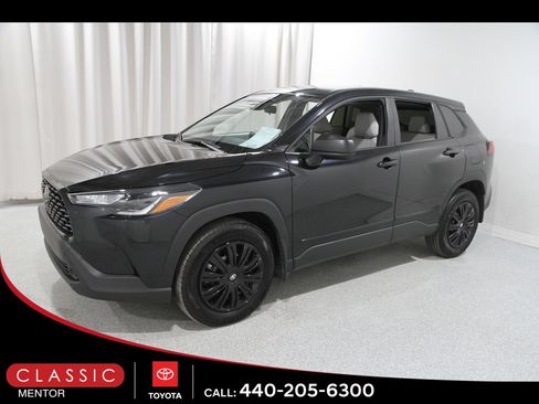 Certified 2025 Toyota Corolla Cross L image 3