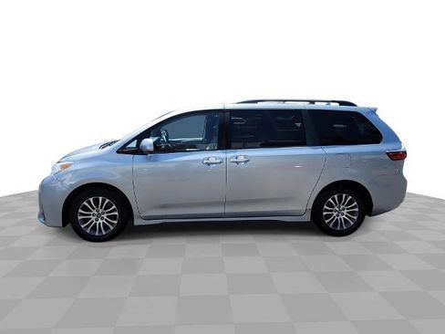 Used 2019 Toyota Sienna XLE FWD image 1