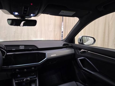 Certified 2025 Audi Q3 2.0T Premium w/ Convenience Package image 34