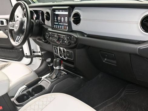 Used 2023 Jeep Gladiator Overland AWD/4WD image 27