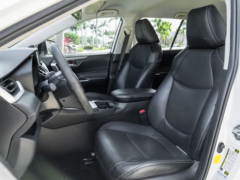 Used 2020 Toyota RAV4 XLE image 16