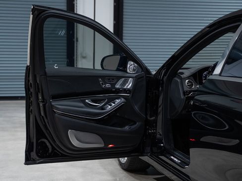 Used 2018 Mercedes-Benz Maybach S 560 4MATIC image 26