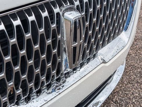 Used 2022 Lincoln Corsair Reserve w/ Elements Package FWD image 16
