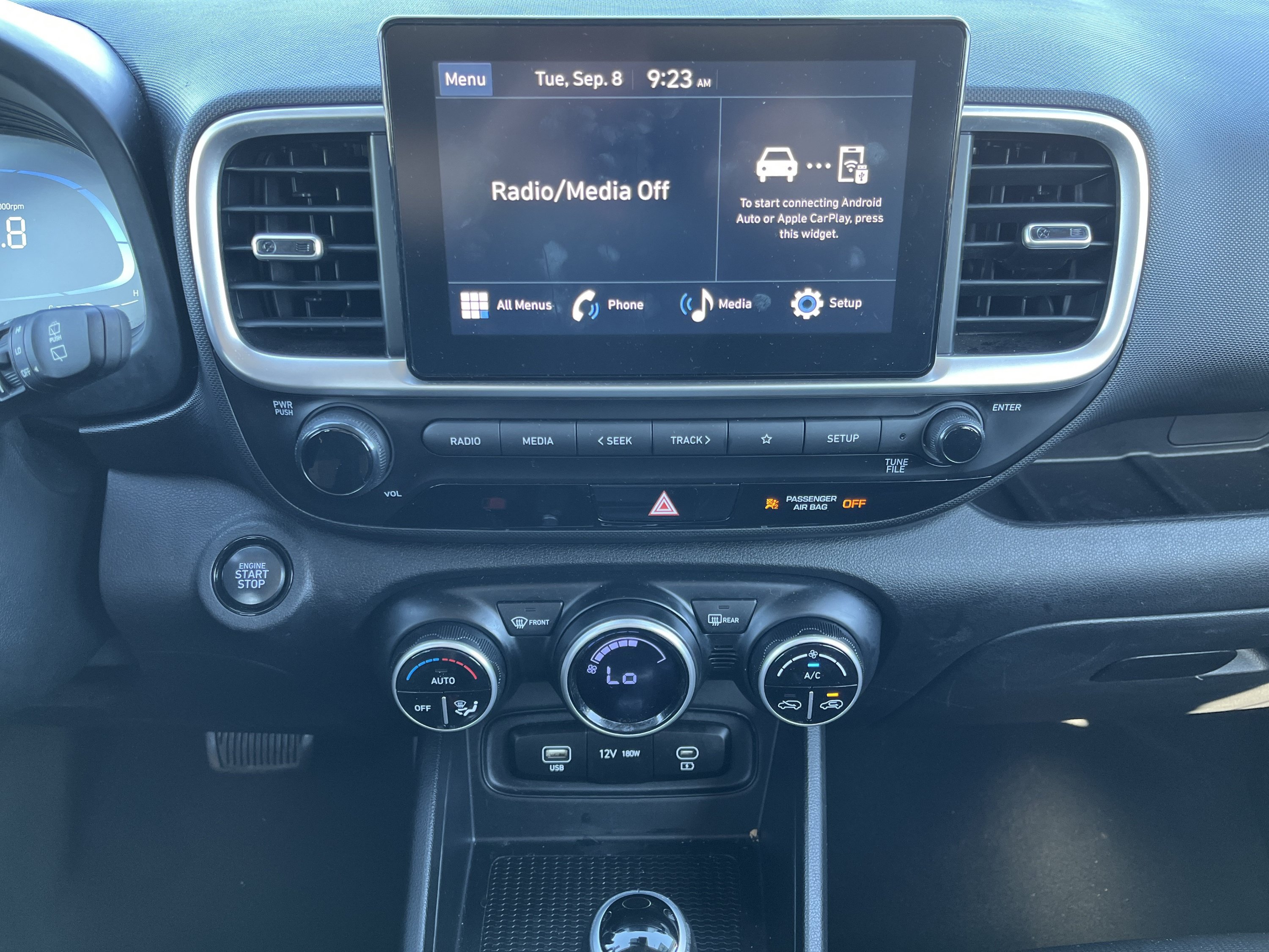 Used 2025 Hyundai Venue SEL FWD image 26