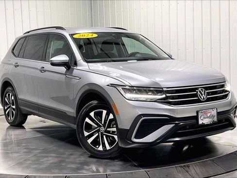 Used 2024 Volkswagen Tiguan S image 3