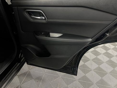Used 2024 Nissan Rogue Platinum image 31