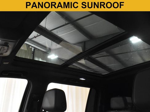 Used 2022 Chevrolet Suburban RST w/ Luxury Package AWD/4WD image 6