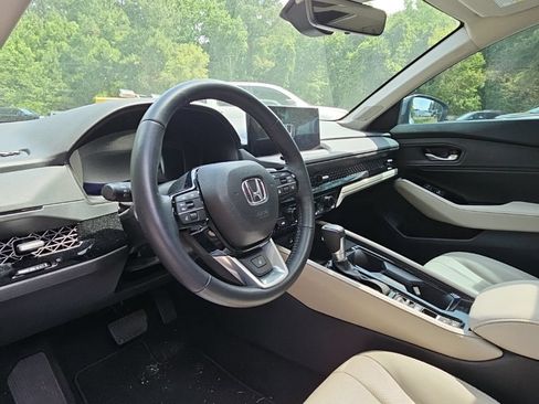Used 2025 Honda Accord Touring image 9