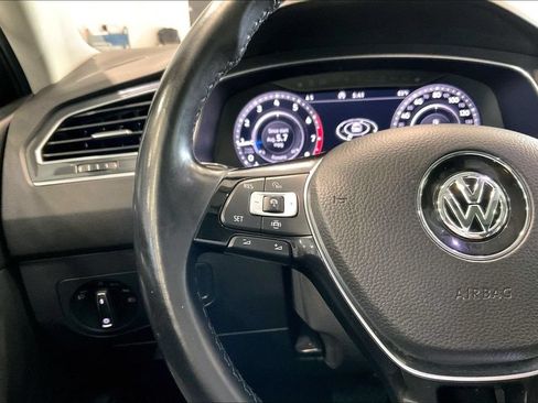 Used 2019 Volkswagen Tiguan SEL Premium AWD/4WD image 12