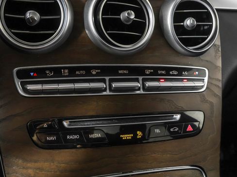 Used 2018 Mercedes-Benz GLC 300 4MATIC image 30
