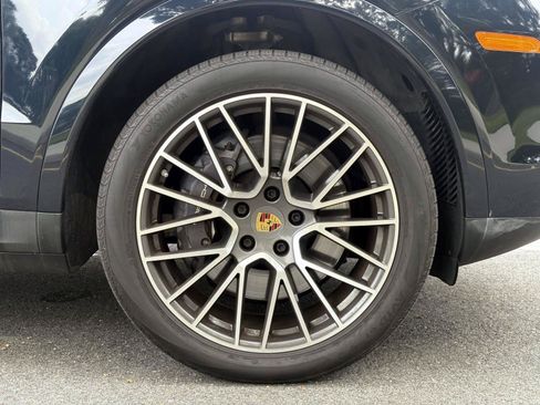 Used 2022 Porsche Cayenne Platinum Edition AWD/4WD image 31