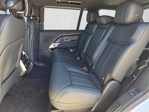 New 2026 Land Rover Range Rover Long Wheelbase SE image 16