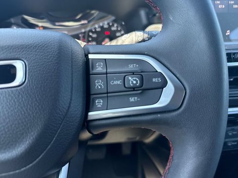 Used 2025 Jeep Compass Trailhawk AWD/4WD image 16