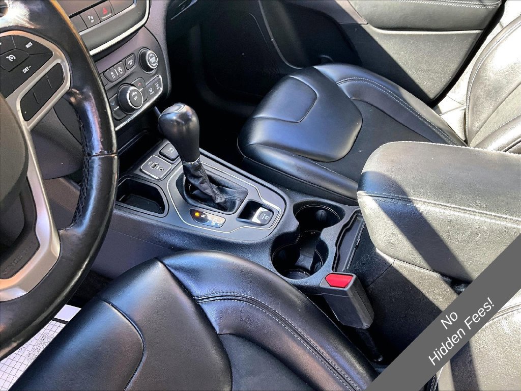 Used 2019 Jeep Cherokee Latitude Plus FWD image 11