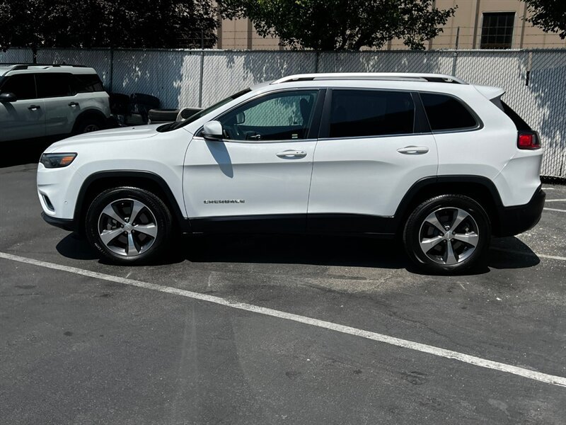 Used 2019 Jeep Cherokee Limited w/ Luxury Group AWD/4WD image 4