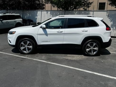 Used 2019 Jeep Cherokee Limited w/ Luxury Group AWD/4WD image 4